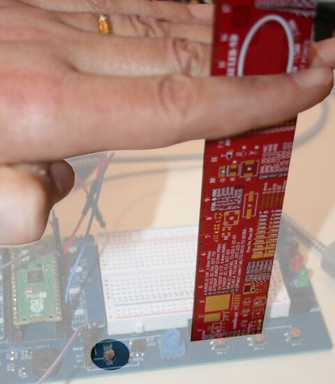 P2E-THEREMIN-20.jpg